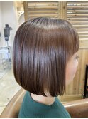 髪質改善つや髪うる髪ストレート切りっぱなしワンレンボブ耳かけ