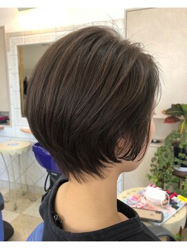 ヘアーアンドメイクガク(Hair&Make GAKU) 丸み　くびれ　ショート
