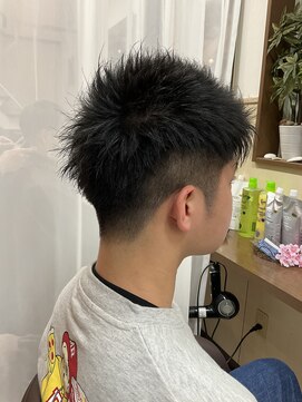 コアフィールフィス(COIFFURE fils) 《見附　今町》メンズ　短髪　アップバング　刈り上げ