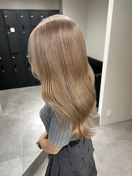 ベレーザ 渋谷(BELEZA) 9252ブロンドミルクティーアッシュハイトーンカラーワンホンヘア