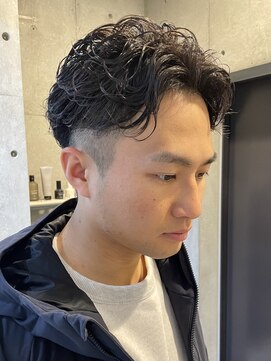 ブルニール 心斎橋(BLEUNIR) ニュアンス フェザー パーマ センターパート 刈り上げ