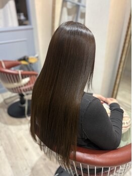 ソラ(sora)の写真/〈髪質改善×ストレート〉カットに合わせたストレートのデザインでミセス世代が悩むボリューム問題の解消！