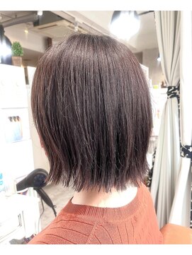 ハナビ(hanabi) 髪質改善　ヴァイオレット　外ハネ　ウルフスタイル