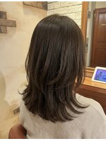 ヘアメイク フレンシア(hair make flencia)&nbsp;軽やかな毛流れが魅力のミディアムレイヤー【162スタイル】