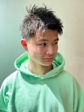 セッヂ バーバースタヂオ(SEDGE Barber Studio) ツイストスパイラルツーブロック刈り上げフェード[小岩バーバー]