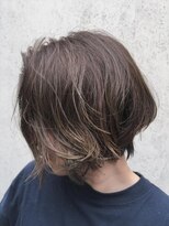 ショートボブパーマにオリーブベージュ