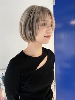 バックボッカー(BACK BOCKER)の写真/ショートヘアにこそ出る個性、その人らしさを最大限に輝かせます。2度見する美しいシルエットを追求します