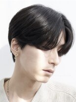 センターパート毛流れニュアンスパーマコンマヘアガイルヘア黒髪