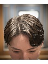 <理容室>メンズセンターパート　毛流れパーマ　ニュアンスパーマ