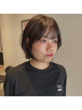 イブー(hibou) 切りっぱなしボブ くびれアレンジ