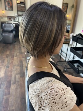 ハイナ(Hi...na) バレイヤージュショートレイヤー