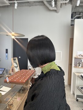 キチ(kici) ぱつっとボブ