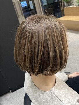 シータ(c i e t a) ハイライト/ショートボブ/白髪ぼかし