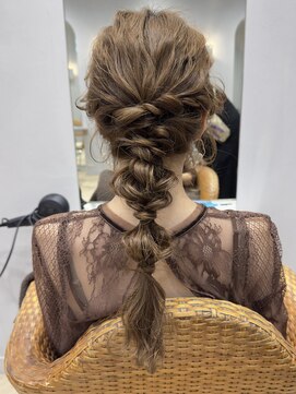 ティエラ 原宿 表参道(Tierra) 〈Tierra毛利仁美〉華やかな編み下ろしヘアアレンジ