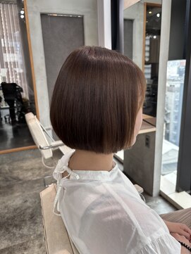 〈天六美容室〉　大人シフォンベージュ　ボブ