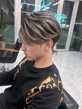 メンズサロン キング 心斎橋店(Men’s salon K!ng) フェザーショートアップバングセンターパートメンズハイライト