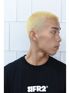 メリケンバーバーショップ コウベ(MERICAN BARBERSHOP KOBE) メンズバーバースタイル金髪バズ