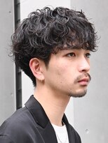 バイフィフス 原宿/表参道(by fifth)&nbsp;緩め波巻きスパイラルパーマシャドウパーマメンズセンターパート