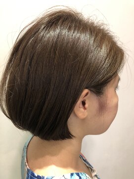 モデスト(modeste) 耳かけミニボブ