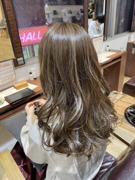 ブロッサム 北浦和店 ツヤ感オリーブベージュ♪