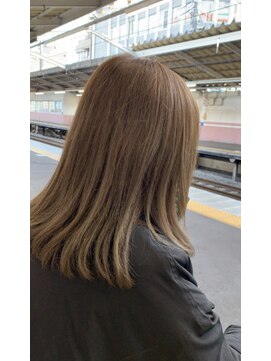 キャラ 池袋本店(CHARA) ブロンドベージュ【ブロンド/ミルクティー/ベージュ/池袋】