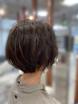 ロイ(ROI) 【勝又　スタイル】こなれショートボブ