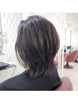 クオリス 上福岡店(QUALIS)&nbsp;大人可愛い/外ハネ/レイヤーカット/アッシュグレー/20代30代/