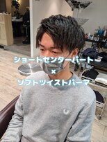 コワファーストナガサキシャンプーボーイ(COIFF1RST NAGASAKI SHAMPOO BOY)&nbsp;ショートセンターパート×ソフトツイストパーマ