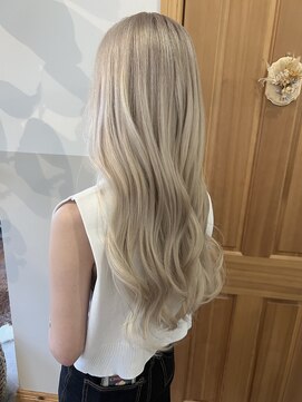 ヘアーデザインサロン スワッグ(Hair design salon SWAG) white beige
