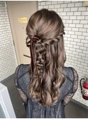 ハーフアップ　結婚式ヘアセット　巻き髪　フェミニン