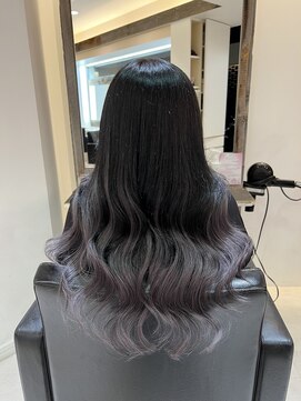 リゼル ユア 渋谷(RISEL YUA) シールエクステを使ったグレーグラデーション風ロングヘア