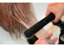 毛髪内部にトリートメントを極限まで浸透させるケアプロ（超音波アイロン）使用サロン