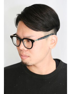 カーウォッシュバーバー(CARWASH BARBER) アップバングビジカジサイドパートツーブロックバーバースタイル