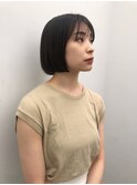大人の切りっぱなしボブスタイル