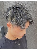 フリーク バーバーショップ 都島店(FREAK BARBER SHOP) ハイライト縦落ちツイストスパイラルパーマアップバング