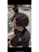 ミリ(milli Produce by ITAKURA)&nbsp;センターパートツイストスパイラルパーマ