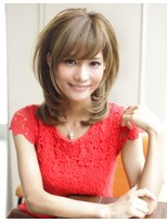 《AFLOATディル裕二朗》トップにボリューム小顔内巻きヘア。