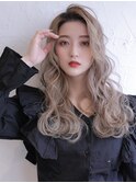  《Agu hair》柔らかプラチナベージュ×くびれウェーブ