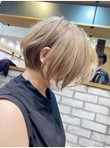 愛され大人ショートボブ前髪長め丸みシルエットアッシュベージュ