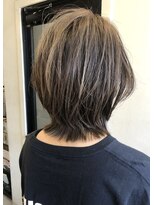 ペネロープ(Penelope)&nbsp;［新宿］ミディアムウルフ/レイヤー/外ハネ/ハイライト/ベージュ