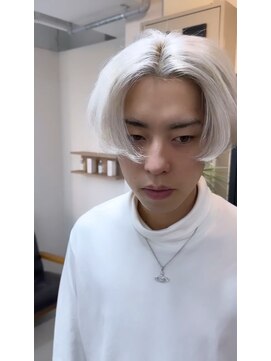 イエナ 渋谷(IENA) メンズ ホワイトカラー  水色カラー、ハイトーン、推しカラー