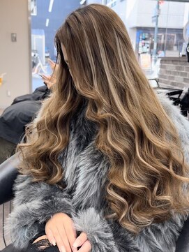 エミーバイモアムー(Emmie byMoremuu) 【ギャルの救世主】外国人風ハイライトエクステ