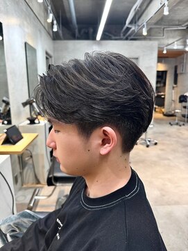 トゥイン 八王子(TWIN) センターパート メンズ 韓国マッシュ ブルーブラック