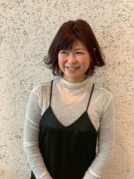 DAMANI 表参道 髪質改善/ヘッドスパ/ハイライト/白髪染め/白髪ぼかし/縮毛矯正 似合わせカット/ミディアムレイヤーカット[表参道駅]