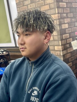 メゾンフォーメン トアロード(Maison for men TorRoad) メンズパーマ　ツイストパーマ　ホワイトメッシュ　フェード