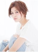 エアリーおしゃれ外はね毛束感センターパート前下がりボブ