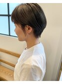 オリーブベージュ × &nbsp;襟足タイトなベリーショート