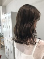 シュプール(SPUR)&nbsp;大人可愛いくすみブラウン暗髪カラー×ウェーブミディ