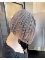 ヴァーディ オモテサンドウ(Vardy omotesando)&nbsp;シルバー・ハイトーン・グレージュ・ダブルカラー・ブリーチボブ