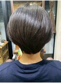 大人の魅力を引き出す　洗練されたショートスタイル